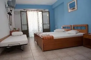 Iris Apartment *